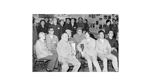 布赫、郝建秀同志來我校視察工作